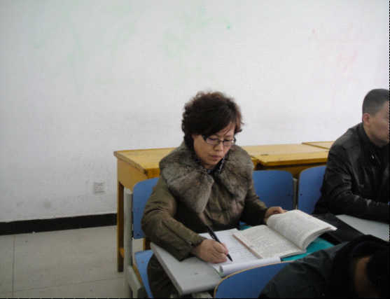 高凤香部长带领教学督导组成员一起听课