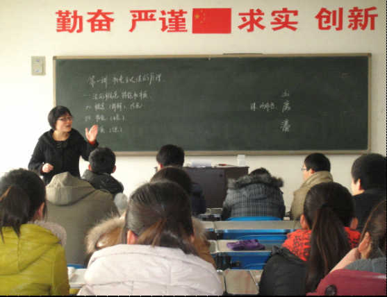 蒙静老师给学生讲解法的作用